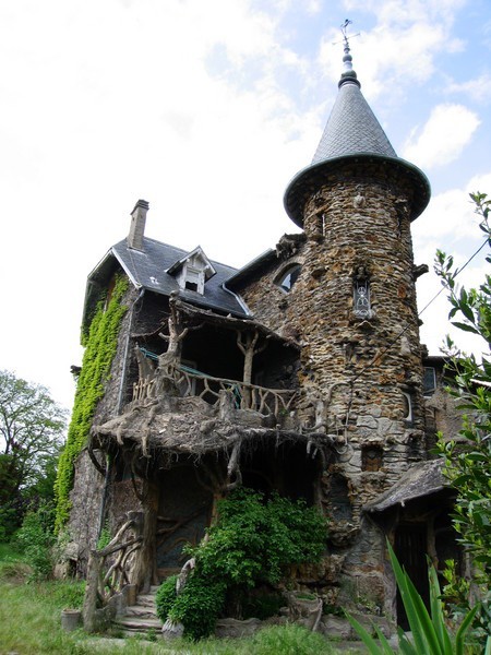 bluepueblo:  Maison de Sorcière, France photo by PhilippeLheureux 