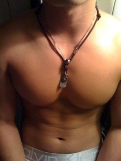 shareasian:  asianmales:  Juicy.  Oh damn! Those pecs! 