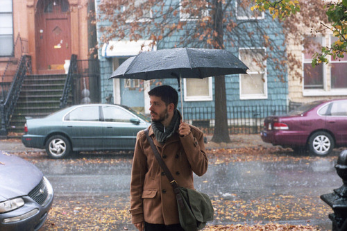 Waiting in the rain. By Main de Gap