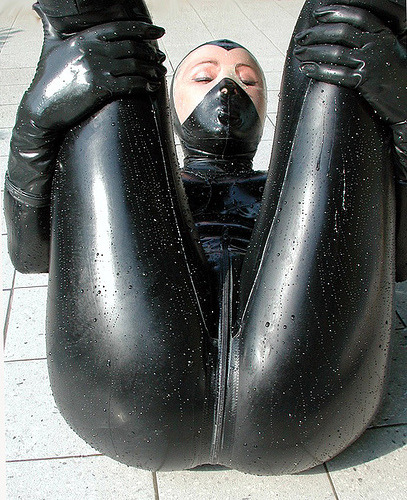 maskedwomen:6 (by donnalatex) Mmmmm