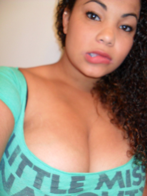 riahh-f:  :B   hot damn adult photos