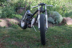 mechanicojoe: This is one of the latest bikes I built this past summer (2011). Her name is the Widow