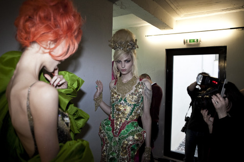 rainertorrado:  @Andrej_Pejic backstage @JPGaultier Spring 2012 haute couture show #PFW 