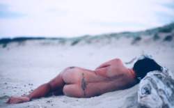 adult-photos:  Sleeping on the beach 
