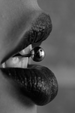 seriouslysensuous:  Lip plays! 