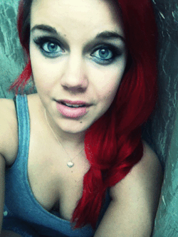 haaair:  red hair! http://music-0ver-matter.tumblr.com/ 