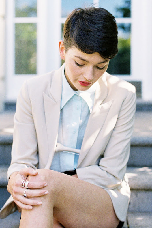 t-e-l-e-p-a-t-h-y:  Her necklace…. Holy mother of Coco, I must have it! 