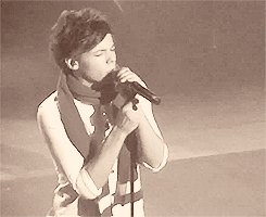 willyou-larryme:  I like your scarf