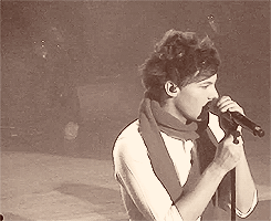 willyou-larryme:  I like your scarf