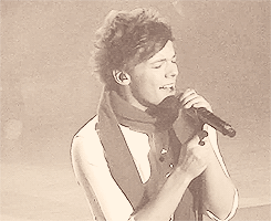 willyou-larryme:  I like your scarf