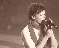 willyou-larryme:  I like your scarf
