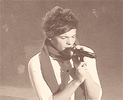 willyou-larryme:  I like your scarf