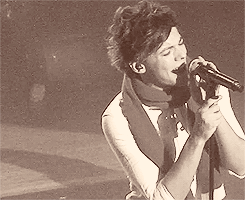 willyou-larryme:  I like your scarf