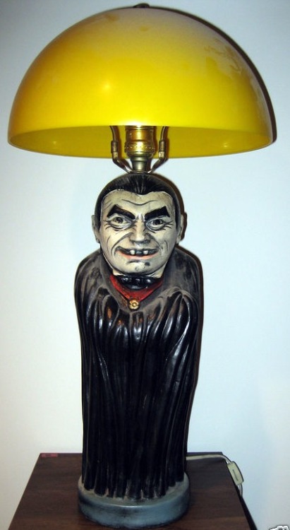 thelonelyscarecrow:tammytrasho:greggorysshocktheater:Dracula and Frankenstein Lamps from 1972WOWOh m