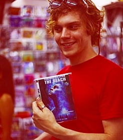 islandoflies-blog:  Evan Peters   Red 