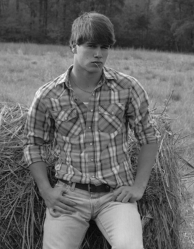 striaghtserve:  sexygroovybeauty:  Country boy (by Rowdy’s Gal)  I grew up in the
