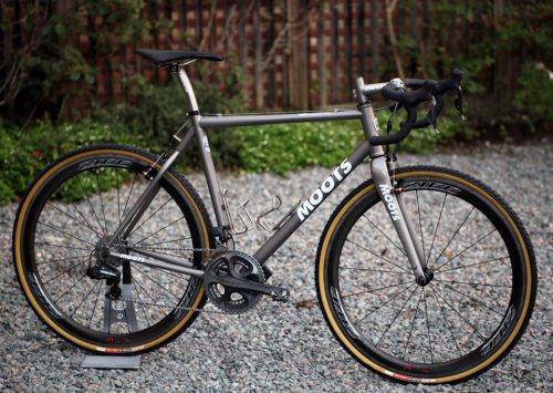 bikemad: bikecheckonetwoonetwo:  The top tube.  life goal = own on of these. so sexy.