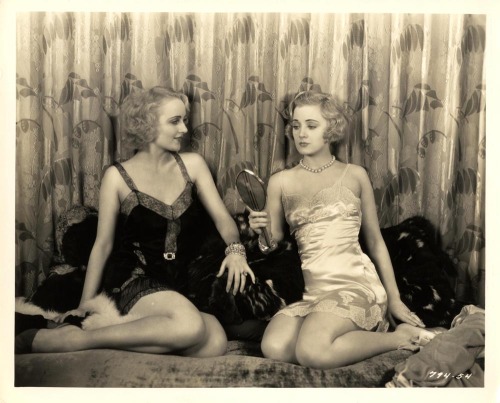 oxide-joyride:Carole Lombard and Josephine Dunn - publicity shot for Safety in Numbers, 1930.