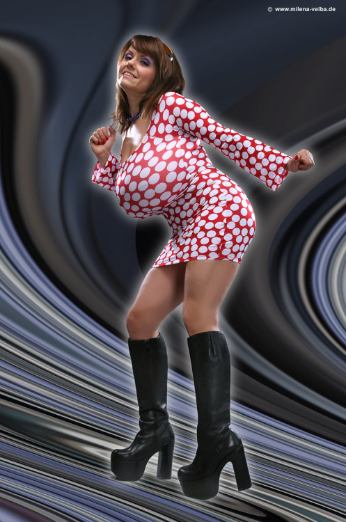 see how her huge tits make the polka dots get bigger around her tits,love them huge tits,mmmmmm,xxxxxx.