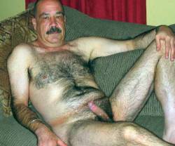fitoldermen:  Worship hairy gay men with