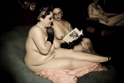 naked reading is hot