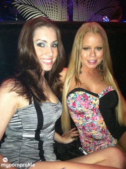 Me and @nikkidelano sittin pretty!!