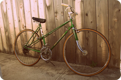 vintagegreenbike: 70s peugeot Mixte excusemedeer.wordpress.com