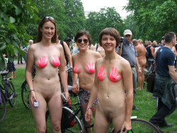 girlsandrevolts:  World naked bike ride 