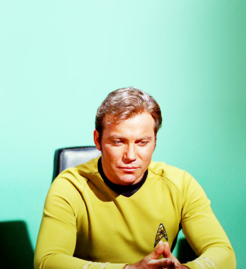 fuckyeahstartrektos: I love the mint color of the background