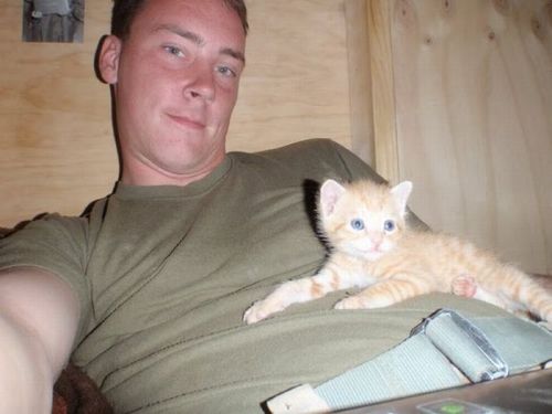 askclint:  socialsaltysailors:   Kittens rescued by US Marines in Afghanistan  But the second one.  This.  All of it. 