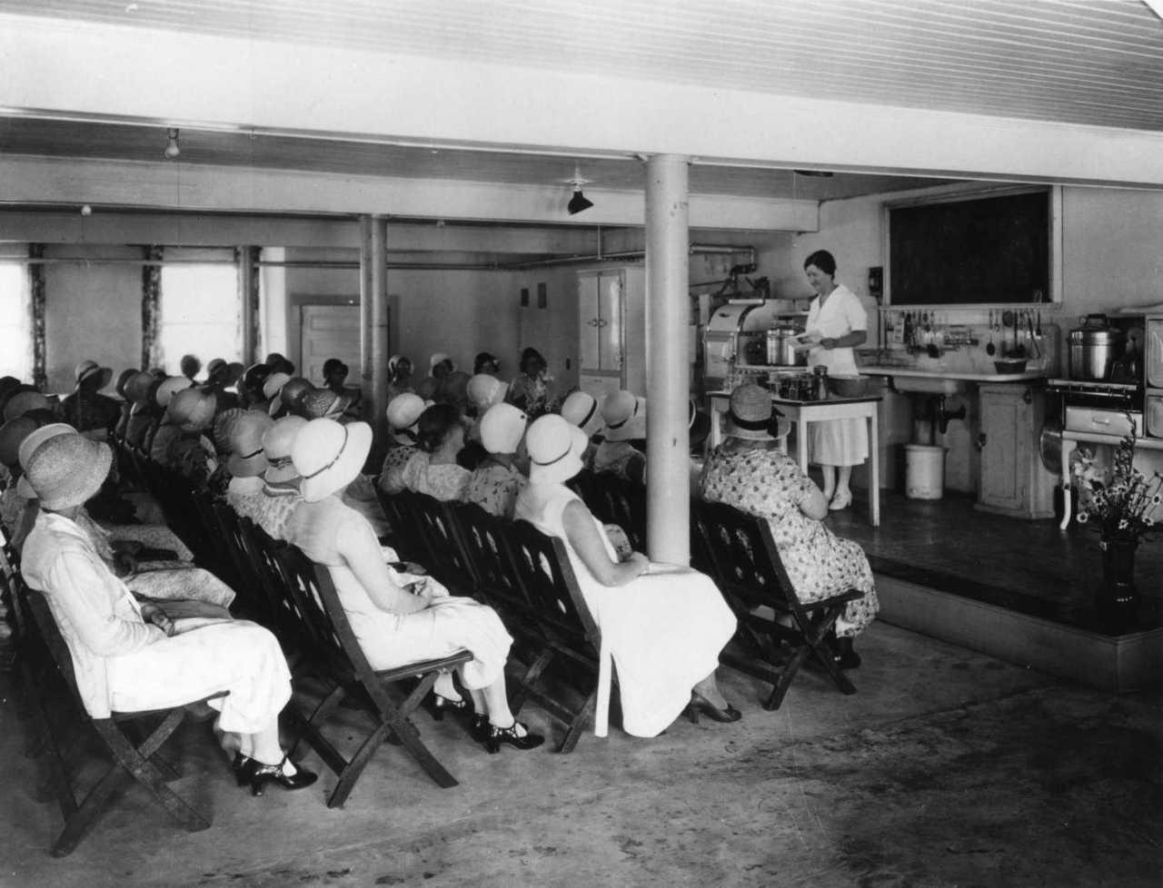 Food preservation isn’t new. You can still learn today from Master Food Preservers in L.A., San Bernardino, and Orange counties.
whataboutbobbed:
“ home demonstration agent shows safe methods of home food preservation in the 1920s
”