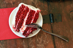 prettygirlfood:  Red Velvet Cake 