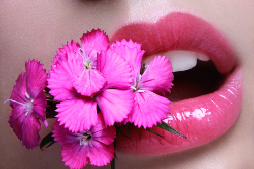 Photographs: Michelle Du Xuan Make-up: Aya Fujita Hair: Miha Oshima Model: Liandra @ IMG Paris