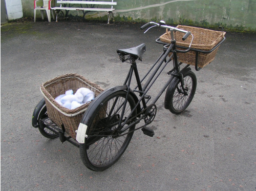 steampunkvehicles: Ah, the sidecar bicycle, the peg-legged pirate of bikes.  I have a soft spot for