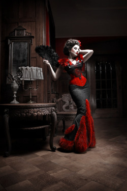 everythingcorsets:  (via Decadence by *la-esmeralda on deviantART) 