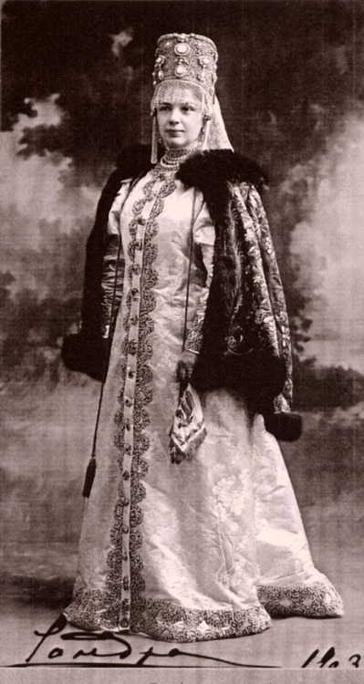 oldrags:Costumes worn to the Romanov Anniversary Ball in 1903.  The theme of the lavish masked ball 