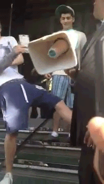 welcometothestylinsons:  probablydeluded:  but like what even is harry doing that