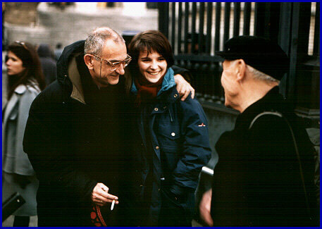 sdeslimbes:Krzysztof Kieślowski, Juliette Binoche, and apparently Robert Doisneau (Trois Couleurs: B