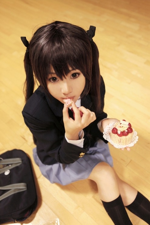 vandariwuuuuutcosplay:  Character: Azusa NakanoManga/Anime: K-On!Cosplayer: Gezi 