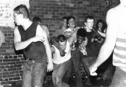 girlgoesgrrr:  A YOUNG JON STEWART IN MOSH PIT AT DEAD KENNEDYS SHOW 