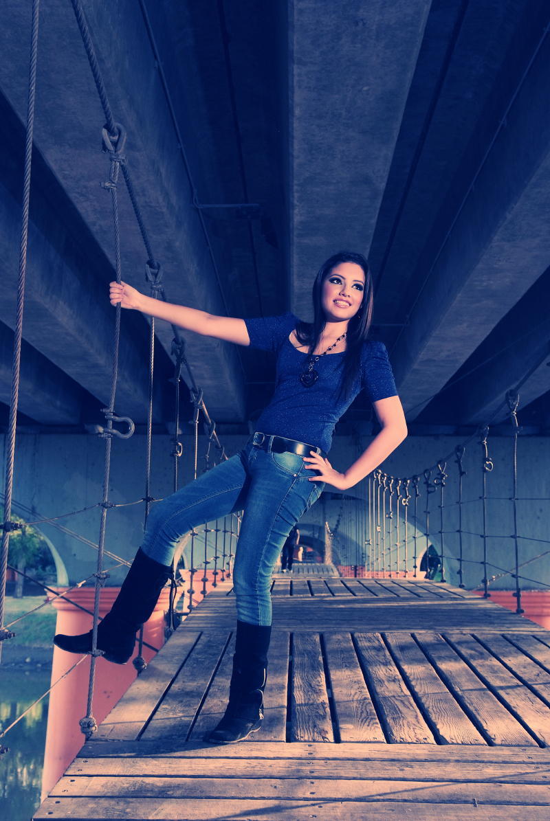 everybody-needsinspiration:  SOY LATINA BITCHES  Una Top Model!