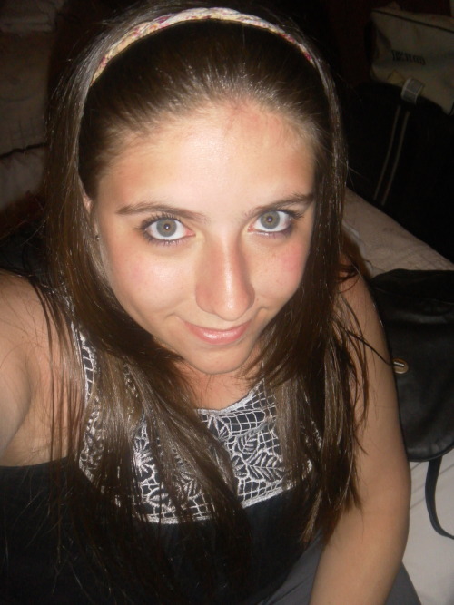loving-nj:  Hola!, esta soy yo :) no soy lo más lindo que tus ojos van a ver, pero soy perfecta a mi manera, besos! :D  Eres los ojos mas lindos que han visto los mios!  SMILE