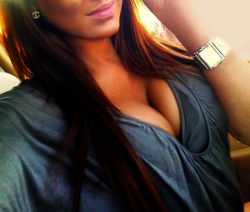 Sexyanagurl:  Want That Cleavage. 