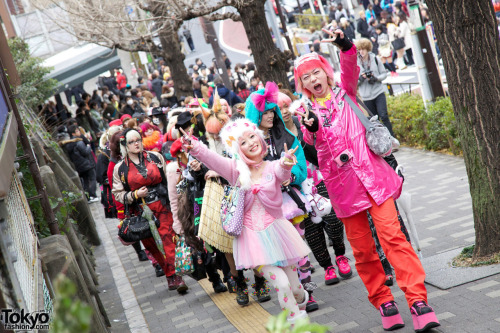 The start of Harajuku Fashion Walk #8 as the group - led by Junnyan &amp; Kumamiki - passes Harajuku