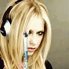 by-avril:  Mtv competition Paris Avril Lavigne   