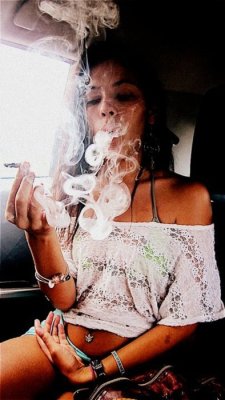 wavesinafrenzy:  blunts after blunts 