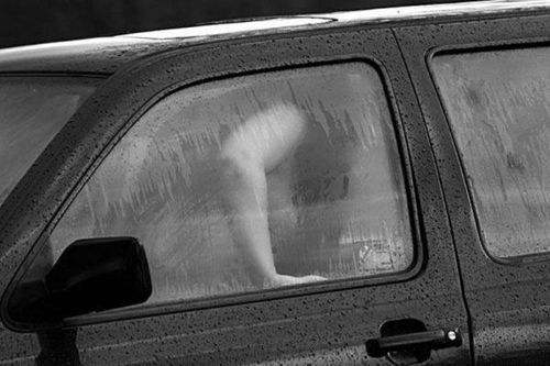In car. W samochodzie.