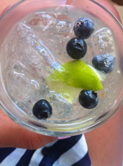 calmkai:  alaea:  chilled water + blueberries + lime = ohhh lordy  q’d at cher lloyd concert x 