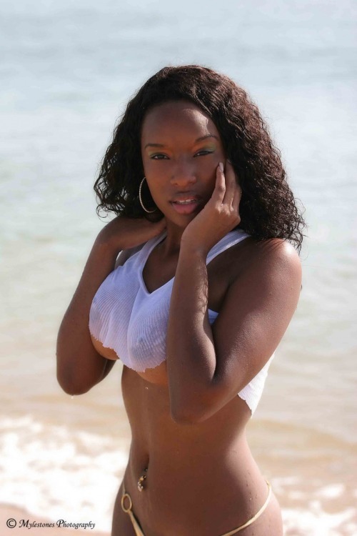 darkskinwomen:  fuckyeahdarkgirls!