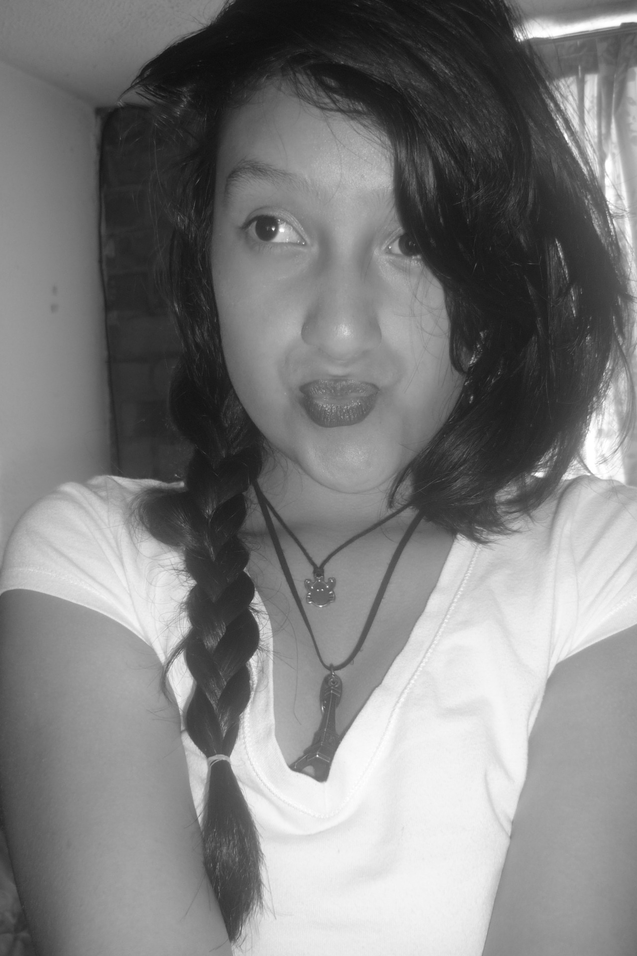 dreamsareeverythinginlifee:  Si lo sé, soy fea.. pero no me discriminen por favor..
